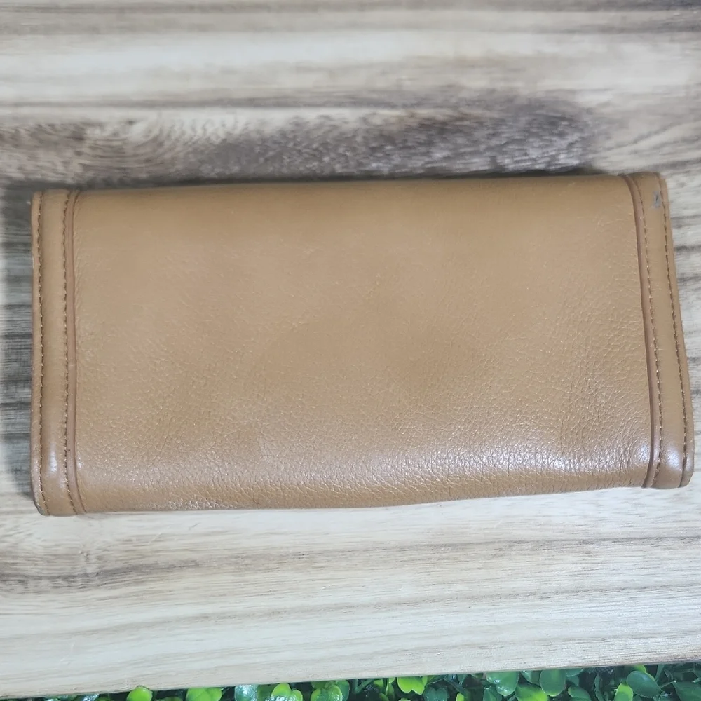 Tory Burch Tan Continental Wallet With Snap Closure - Picture 3 of 17